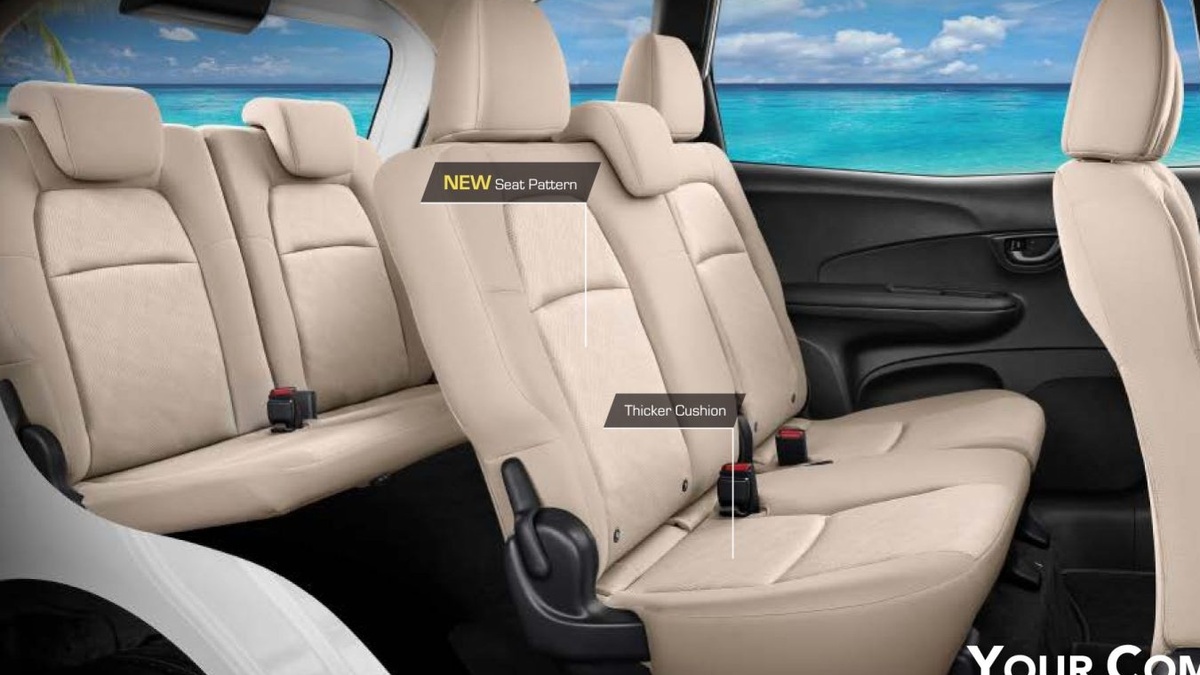Kenyamanan Maksimal 7 Penumpang dengan Legroom dan Headroom Lapang