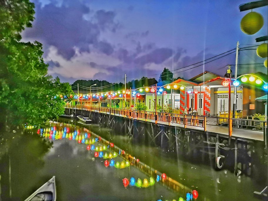 8 Wisata Bontang Terpopuler: Taman Nasional Kutai, Kampung Atas Air & Hutan Mangrove